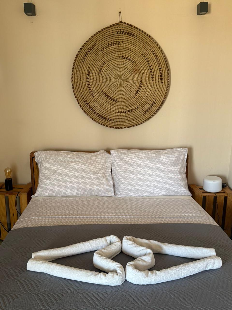Cama decorada com toalhas