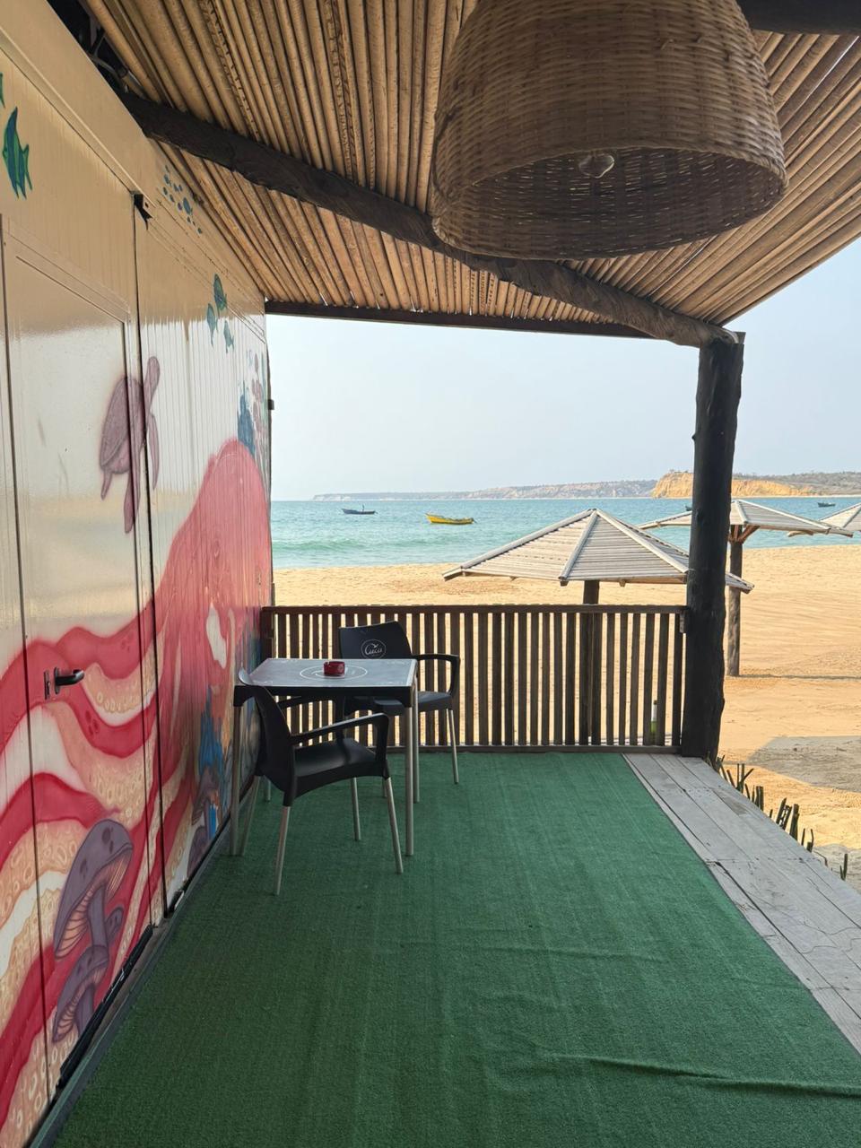 Varanda com vista para a praia